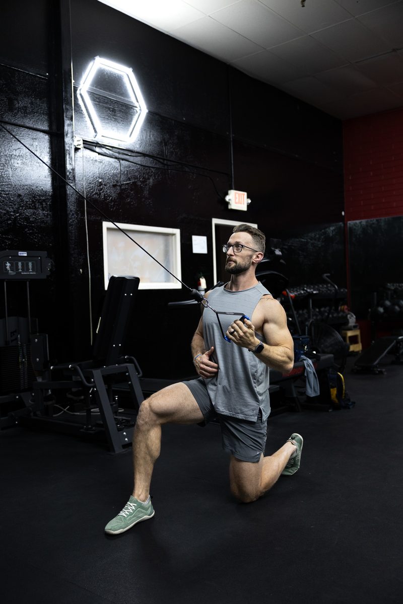 David performing a half-kneeling row
